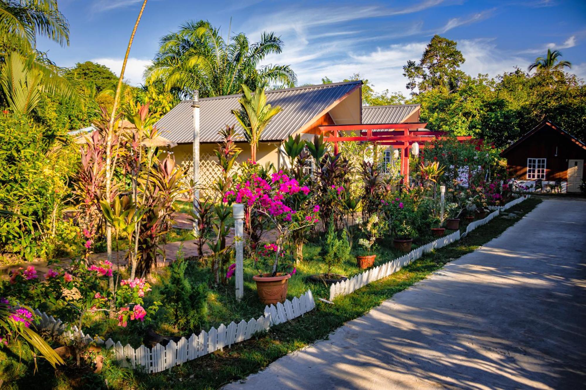 Hotel Timba Garden Free Town And Jetty Transport Semporna Esterno foto